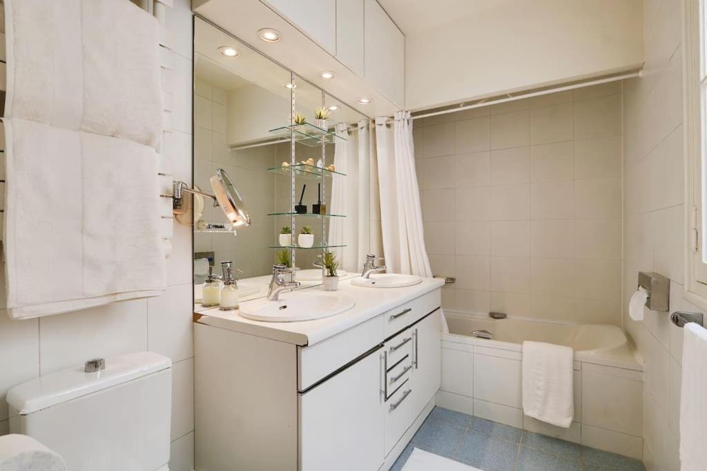 Sejour Au Pied De La Tour Eiffel Apartment Paris Bagian luar foto